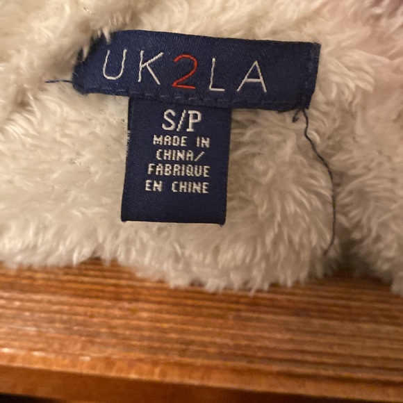 Ladies size small shacket with hood. - Picture 7 of 13